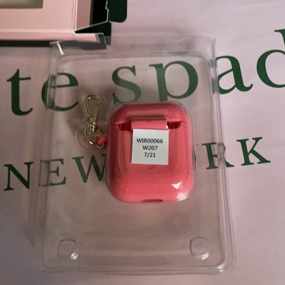 Kate Spade New York AirPods Case With Clip Panache Pink - Picture 13 of 16